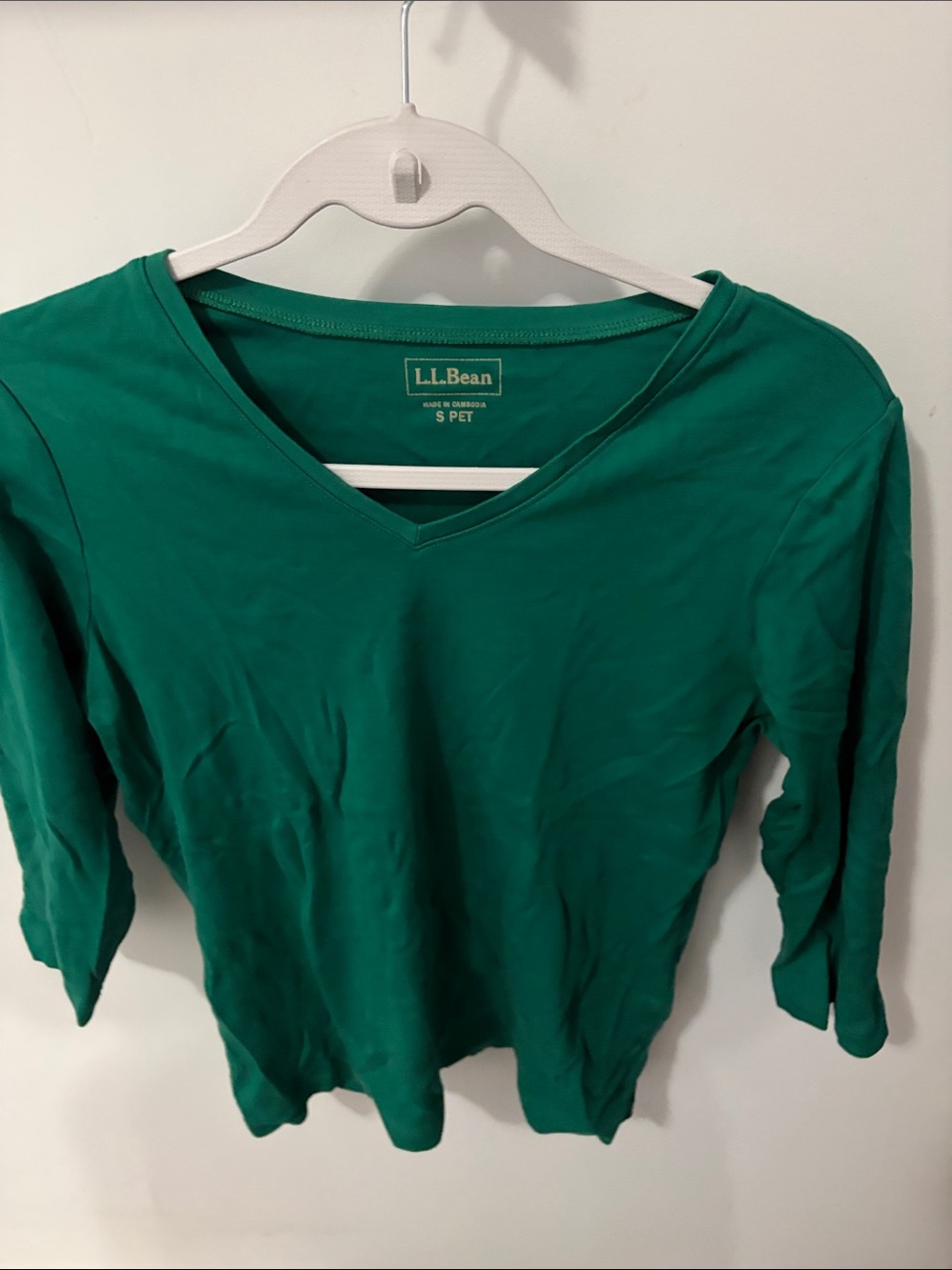 L.L. Bean Women's Emerald Green VβNeck Long Sleeve Tee